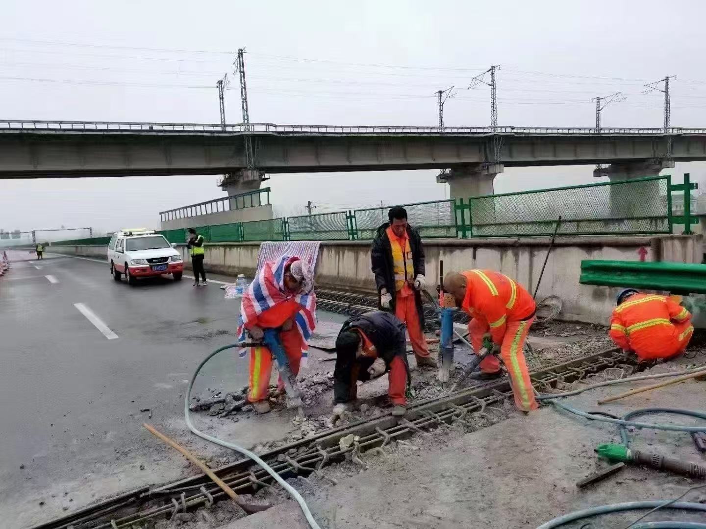 铁东桥梁伸缩缝抢修料